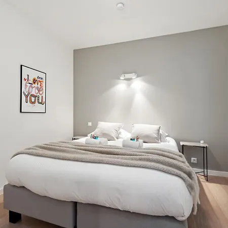 Huswell - Two Bedroom In With Parking アパート *