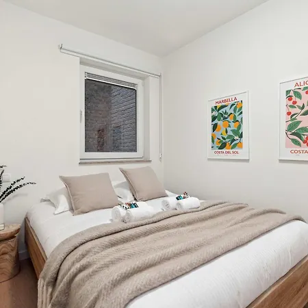 アパート Huswell - Two Bedroom In With Parking クノック・ヘイスト