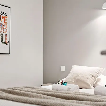 Huswell - Two Bedroom In With Parking クノック・ヘイスト