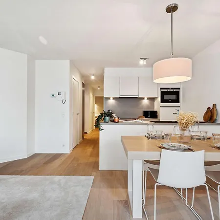Huswell - Two Bedroom In With Parking アパート